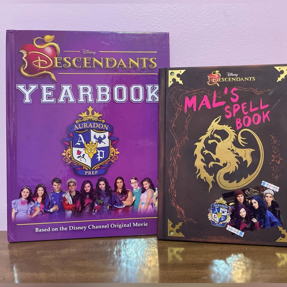 NFS! Descendants Yearbook & Mal's Spellbook